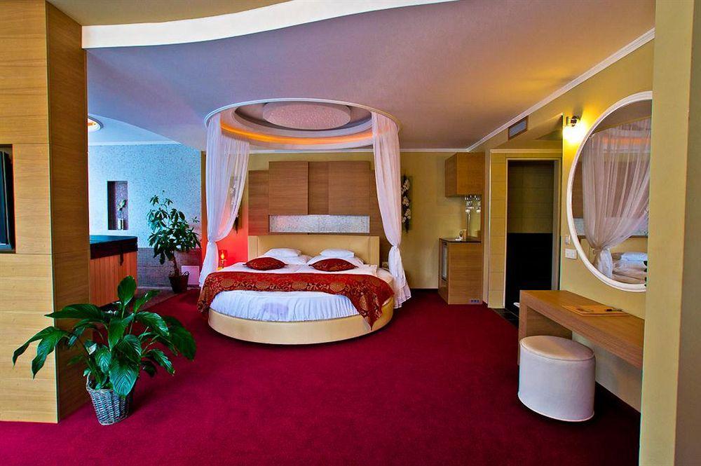 Erdospuszta Club Hotel Fenyves Debrecen Exteriör bild