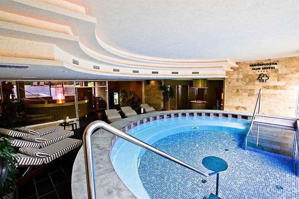 Erdospuszta Club Hotel Fenyves Debrecen Exteriör bild