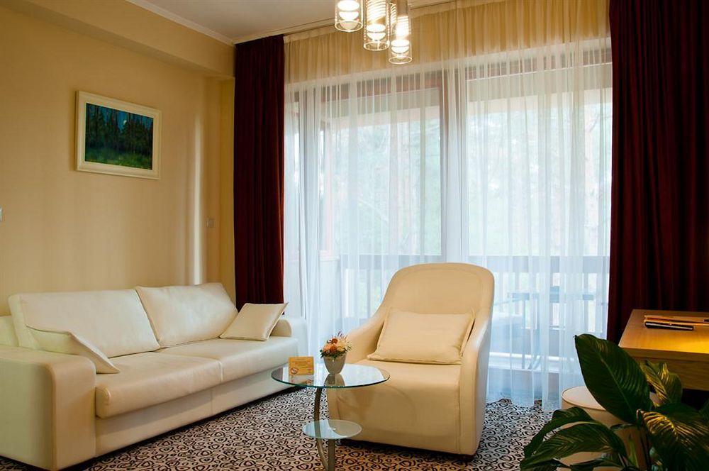 Erdospuszta Club Hotel Fenyves Debrecen Exteriör bild