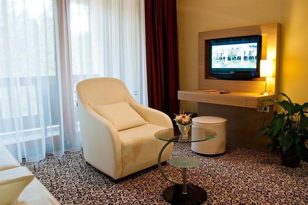 Erdospuszta Club Hotel Fenyves Debrecen Exteriör bild