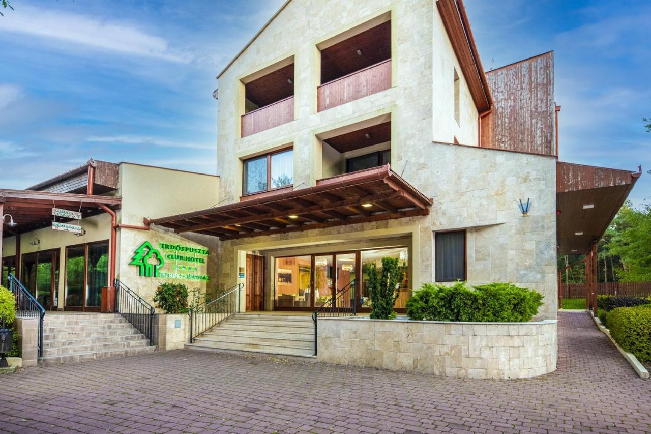 Erdospuszta Club Hotel Fenyves Debrecen Exteriör bild