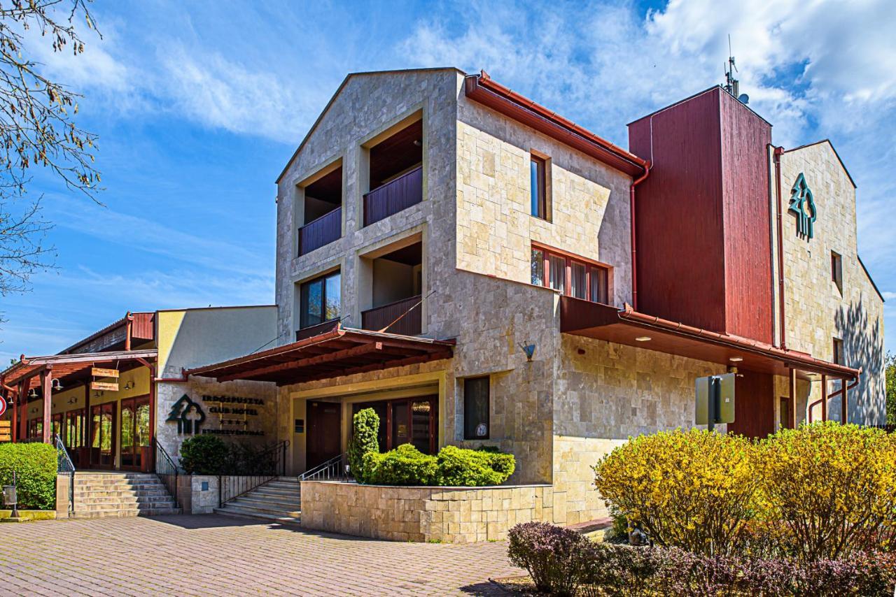 Erdospuszta Club Hotel Fenyves Debrecen Exteriör bild