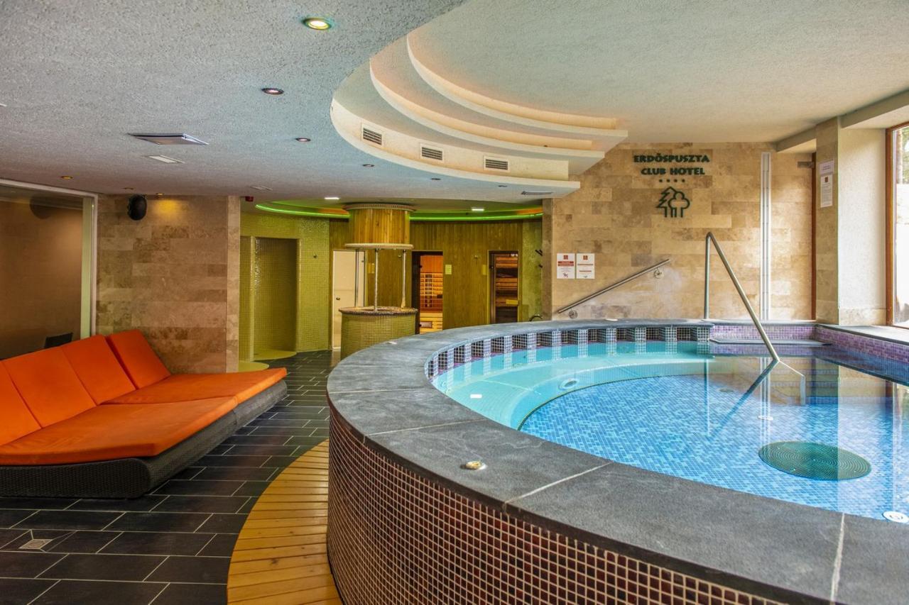 Erdospuszta Club Hotel Fenyves Debrecen Exteriör bild