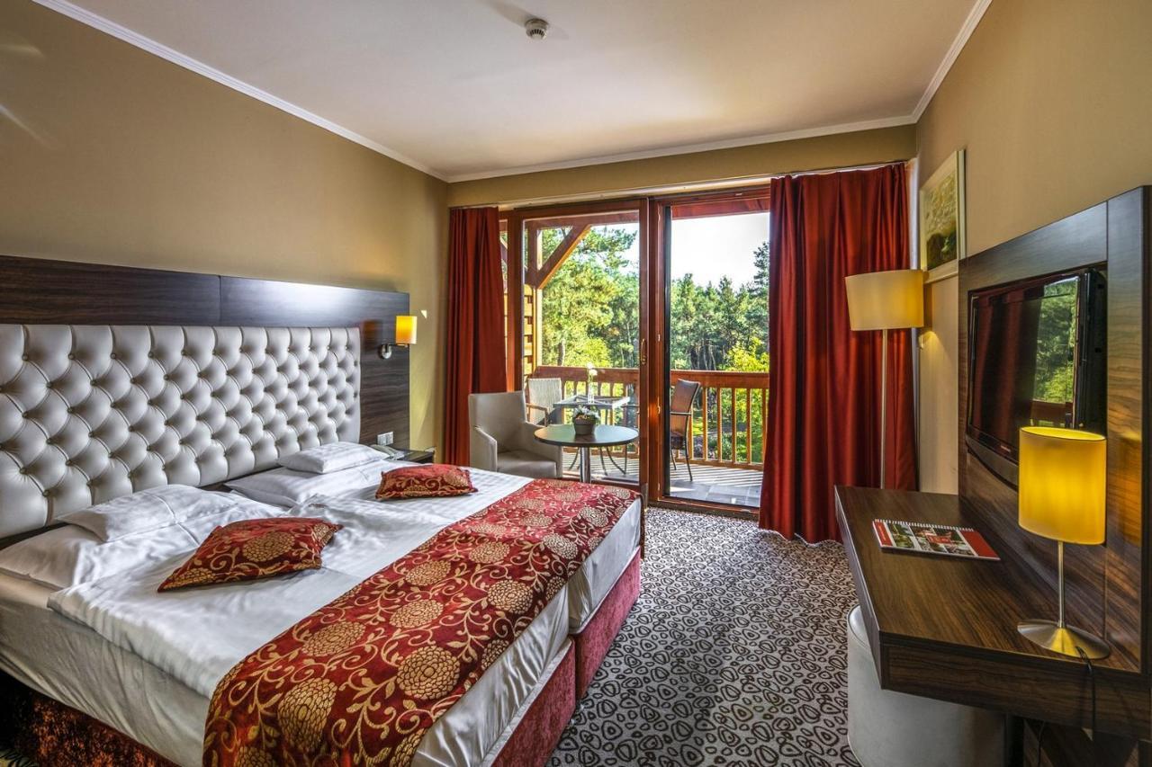 Erdospuszta Club Hotel Fenyves Debrecen Exteriör bild