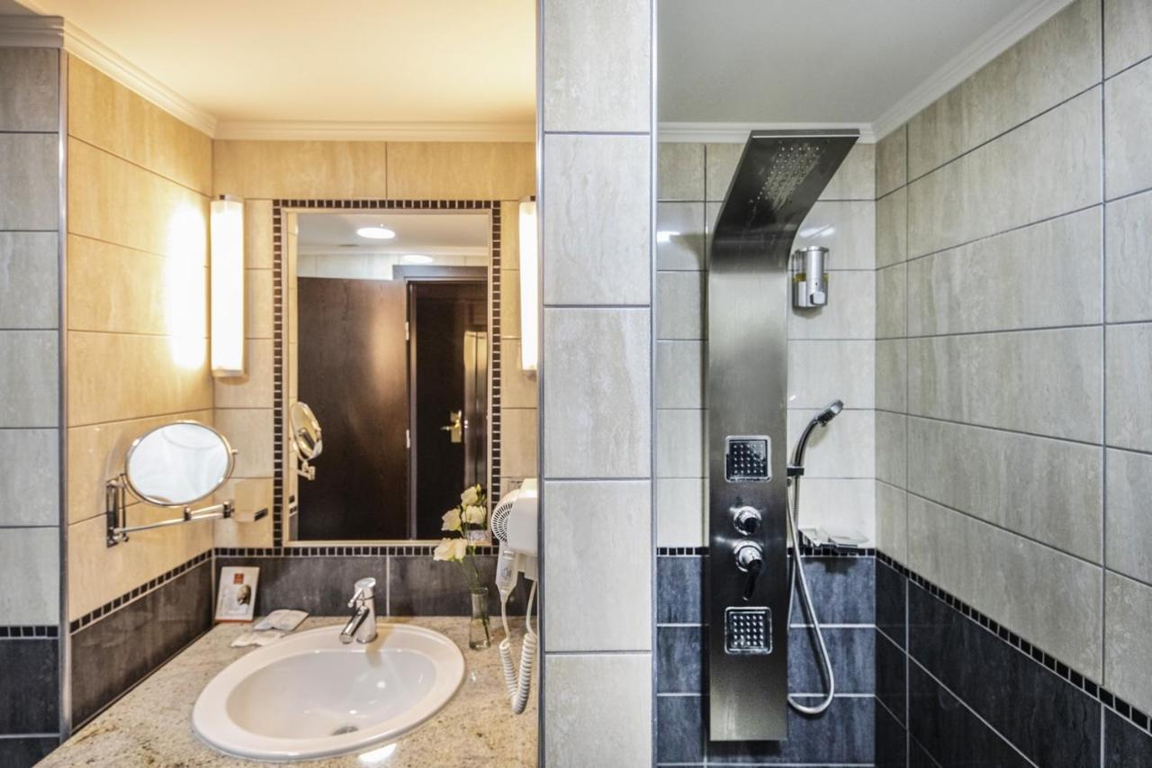 Erdospuszta Club Hotel Fenyves Debrecen Exteriör bild