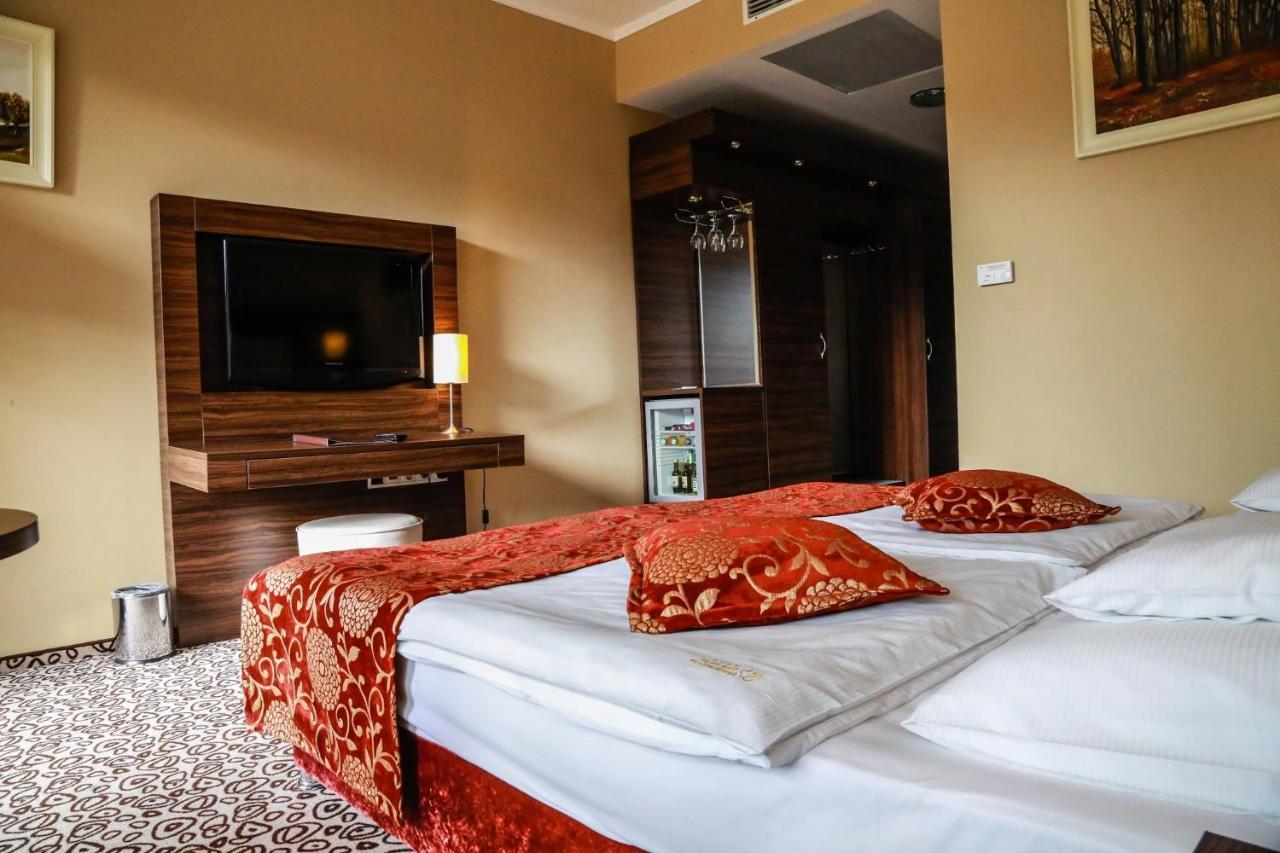 Erdospuszta Club Hotel Fenyves Debrecen Exteriör bild
