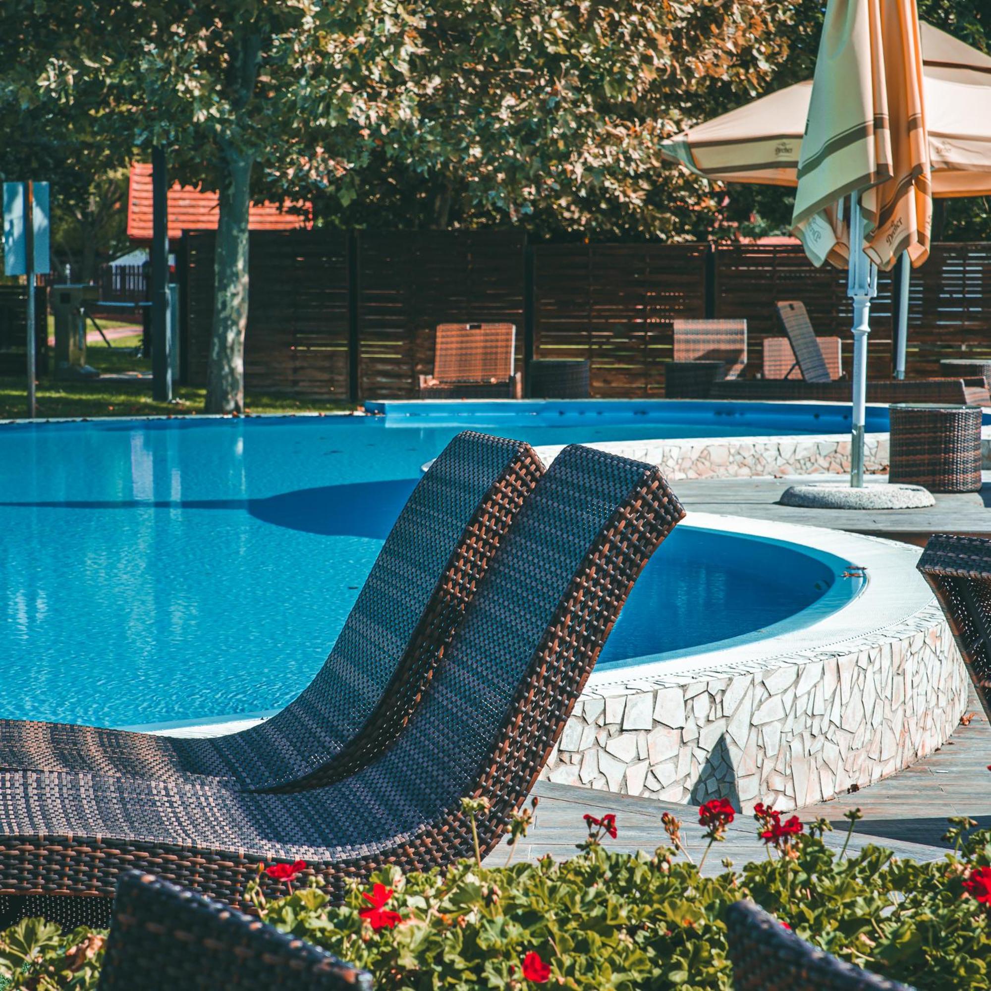 Erdospuszta Club Hotel Fenyves Debrecen Exteriör bild