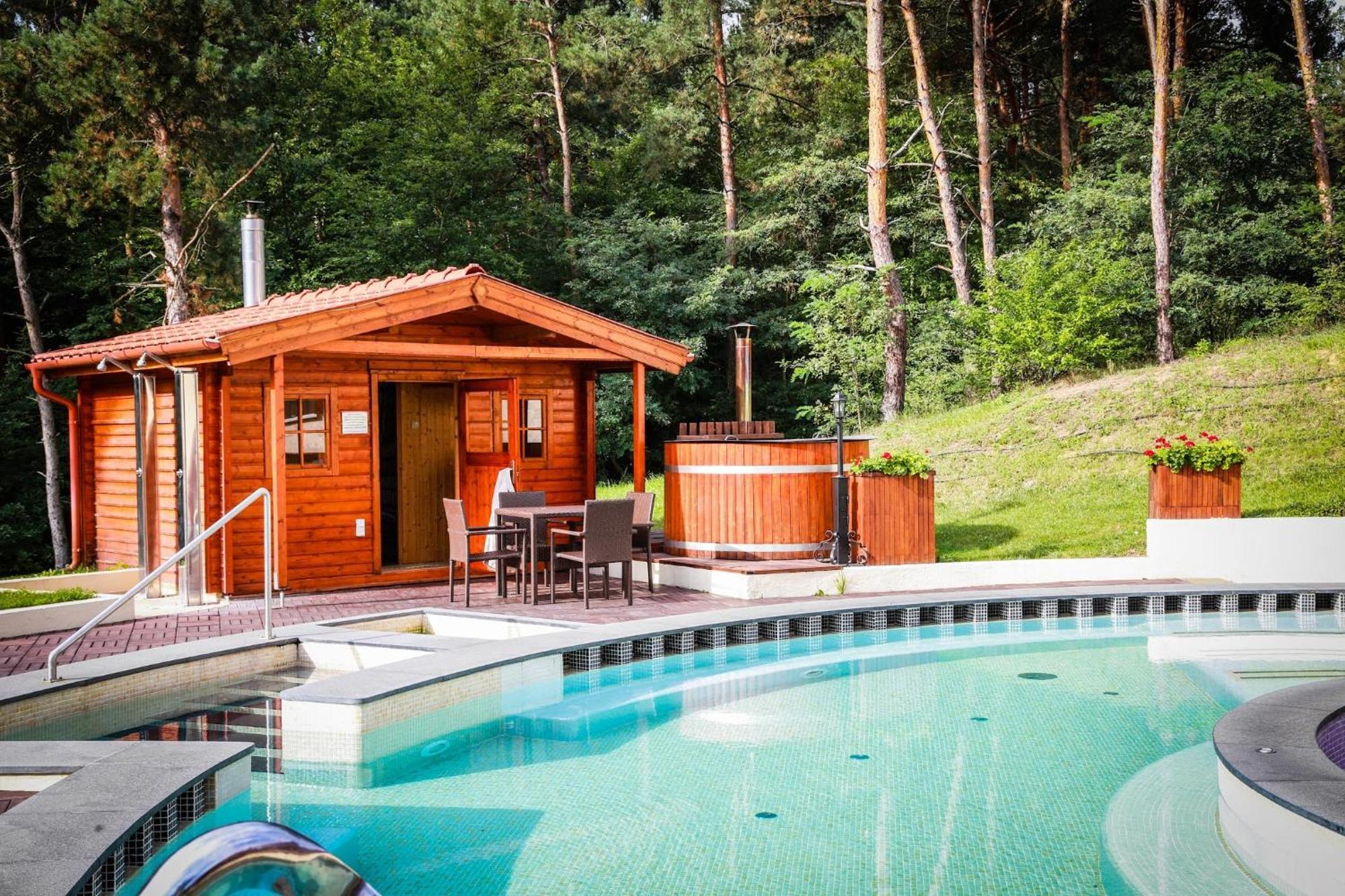 Erdospuszta Club Hotel Fenyves Debrecen Exteriör bild