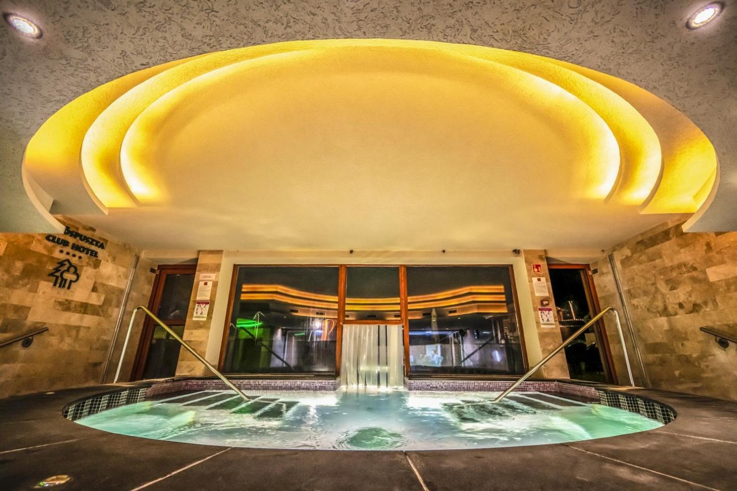 Erdospuszta Club Hotel Fenyves Debrecen Exteriör bild