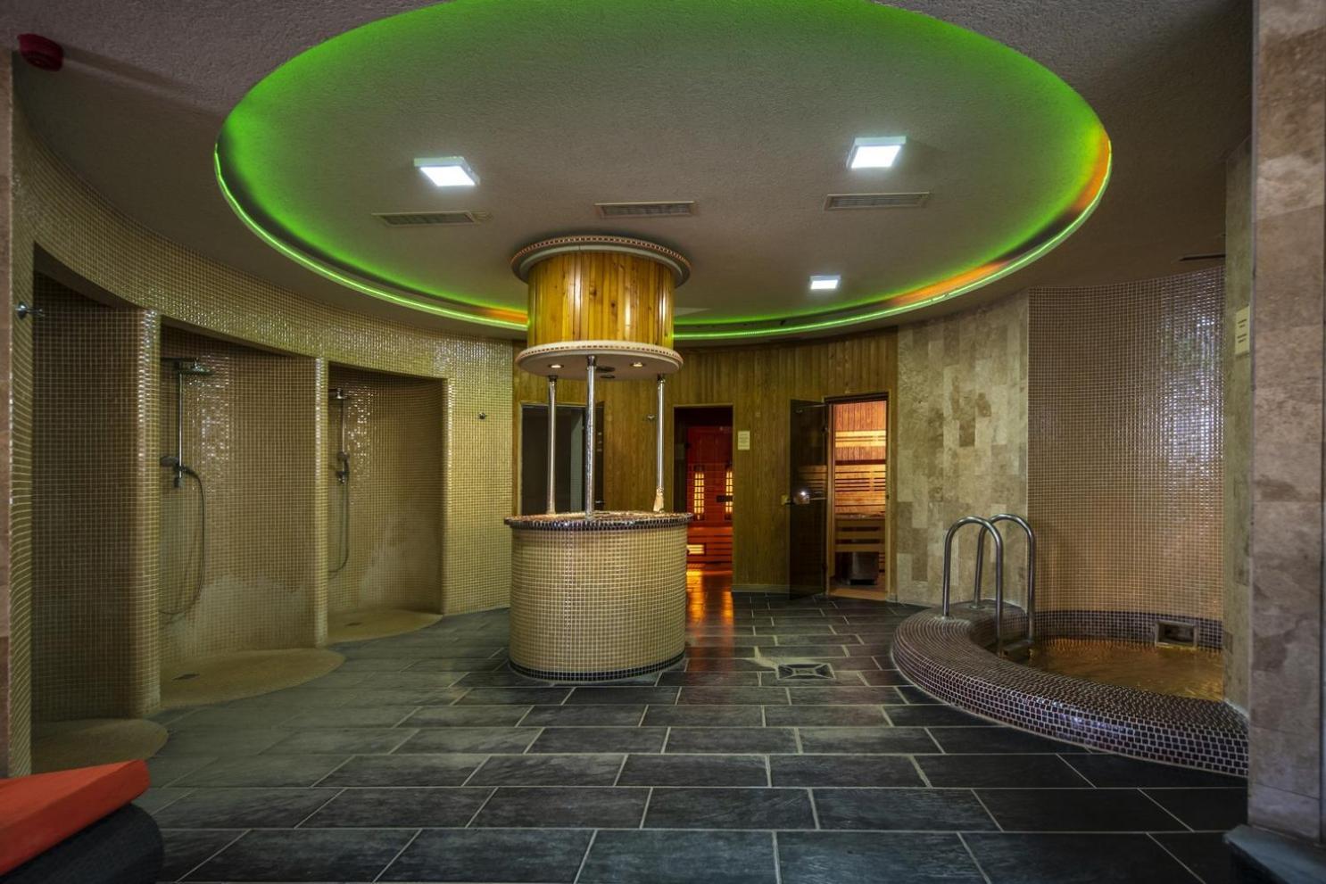 Erdospuszta Club Hotel Fenyves Debrecen Exteriör bild