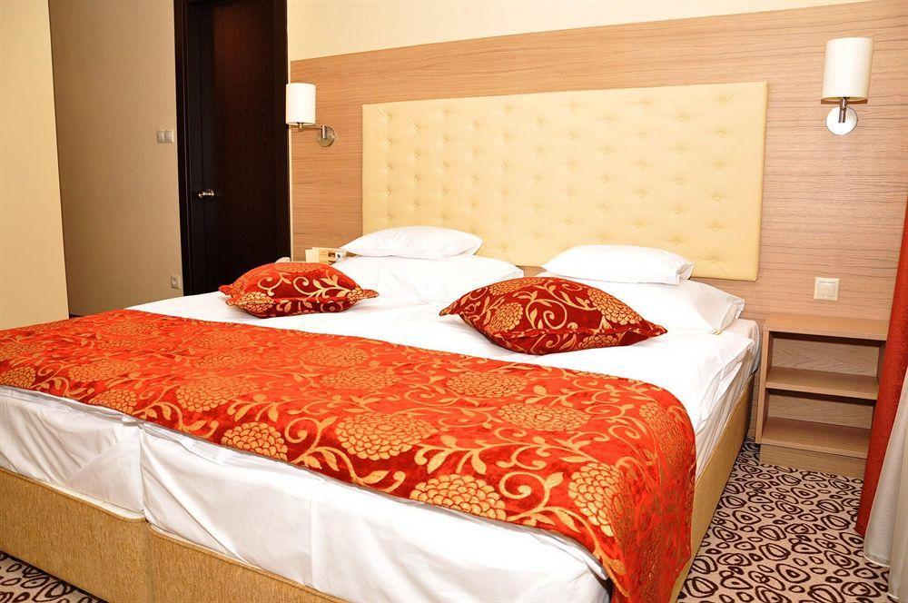 Erdospuszta Club Hotel Fenyves Debrecen Exteriör bild